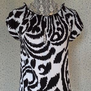 White house black market geometric print Top